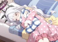 bed blue_archive blush cropped gray_hair halo horns long_hair pajamas purple_eyes sorasaki_hina yukie_(kusaka_shi) // 2000x1480 // 3.9MB