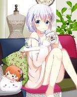 1_female 2_females bangs bead_necklace beads blue_eyes blue_hair blush camisole character_doll chibi clock coffee commentary couch cup doll eyebrows_visible_through_hair female gochiusa gochuumon_wa_usagi_desu_ka? hair_between_eyes hair_ornament high_resolution hoto_cocoa indoors jewelry kafuu_chino knees_together_feet_apart knees_up loli lolibooru.moe long_hair looking_at_viewer mannequin matching_haireyes mature mug multiple_females necklace nightgown pillow pixiv_3163457 pixiv_60227254 plant room ryoutan ryoutan0520 sitting smile solo solo_focus strap_slip tied_hair tippy tippy_(gochiusa) twintails x_hair_ornament 「モーニングコーヒー一緒にどうですか？」 りょうたん // 1000x1250 // 1.4MB