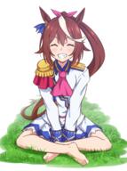 ^_^ animal_ears animal_tail anime-pictures.net ascot barefoot brown_hair epaulettes eyes_closed girl grass grin highres horse_ears horse_tail indian_style long_hair multicolored_hair plant_(plants) ponytail single sitting smile streaked_hair tail tall_image tokai_teio_(umamusume) umamusume yue_zi // 2301x3081 // 3.0MB